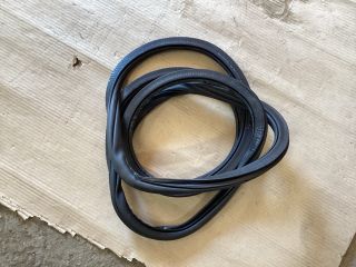 bontott VW PASSAT B8 Jobb első Gumikéder