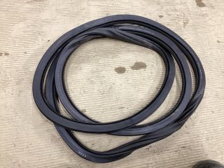 bontott VW PASSAT B8 Jobb első Gumikéder