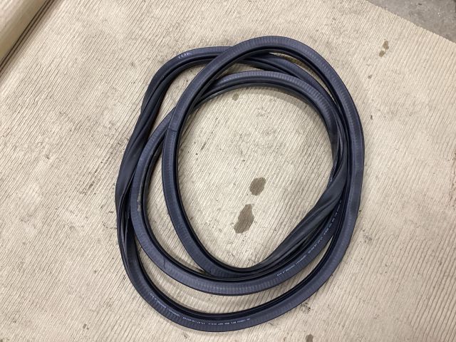 bontott VW PASSAT B8 Jobb első Gumikéder