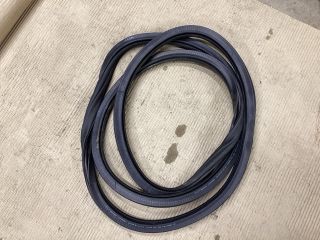 bontott VW PASSAT B8 Jobb első Gumikéder