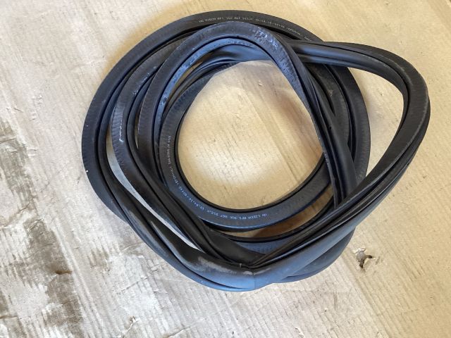 bontott VW PASSAT B8 Jobb első Gumikéder