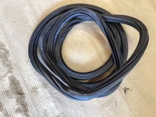 bontott VW PASSAT B8 Jobb első Gumikéder