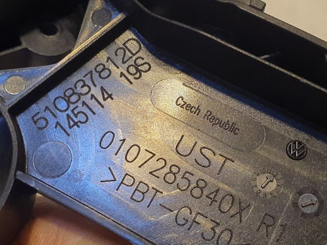 bontott VW PASSAT B8 Jobb első Külső Kilincsfészek