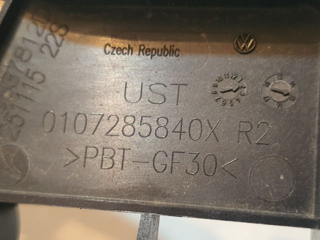 bontott VW PASSAT B8 Jobb első Külső Kilincsfészek