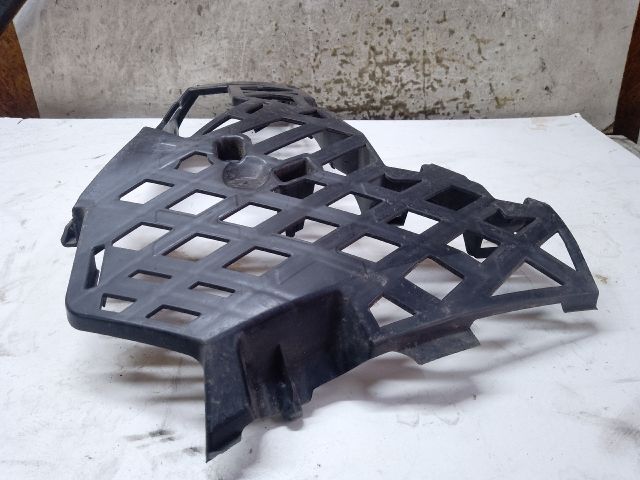 bontott VW PASSAT B8 Jobb első Oldal Lökhárító Tartó (Műanyag)