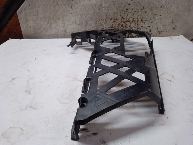 bontott VW PASSAT B8 Jobb első Oldal Lökhárító Tartó (Műanyag)