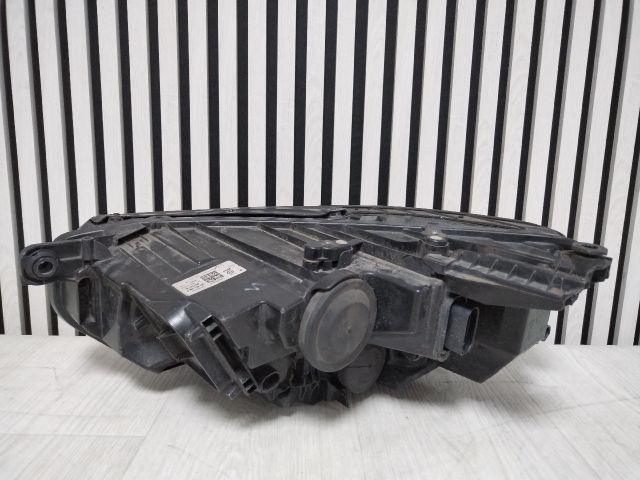 bontott VW PASSAT B8 Jobb Fényszóró