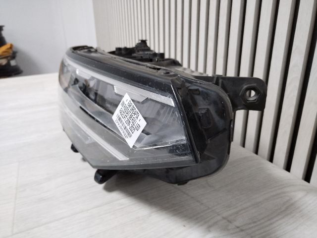 bontott VW PASSAT B8 Jobb Fényszóró