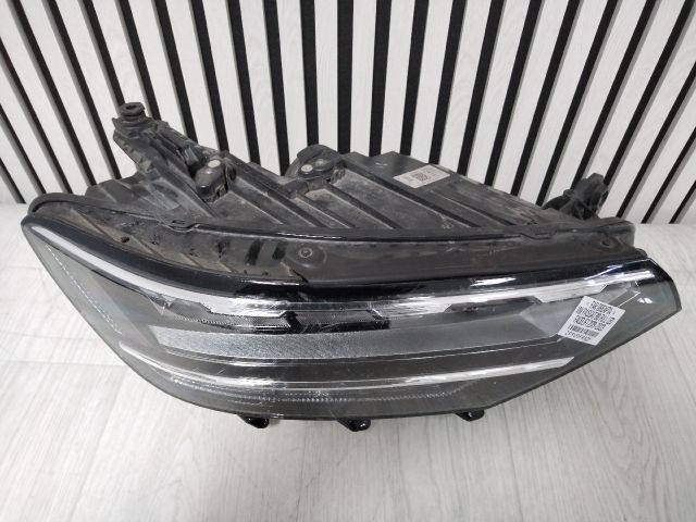 bontott VW PASSAT B8 Jobb Fényszóró