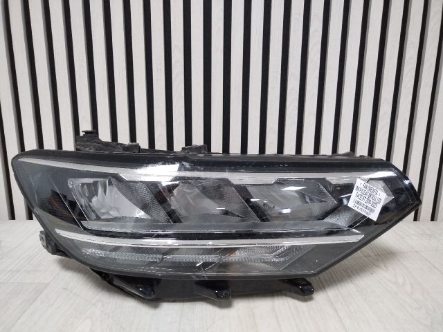 bontott VW PASSAT B8 Jobb Fényszóró