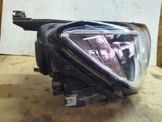 bontott VW PASSAT B8 Jobb Fényszóró