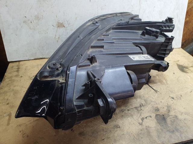 bontott VW PASSAT B8 Jobb Fényszóró