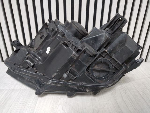 bontott VW PASSAT B8 Jobb Fényszóró