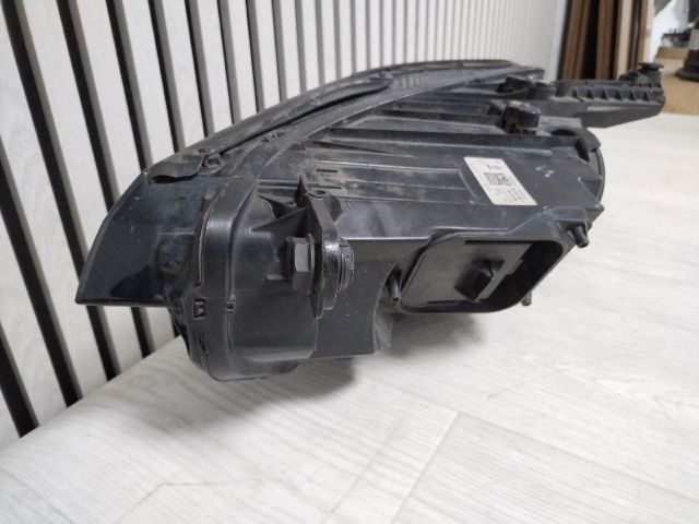 bontott VW PASSAT B8 Jobb Fényszóró