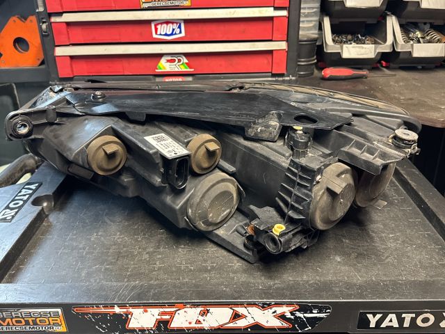 bontott VW PASSAT B8 Jobb Fényszóró