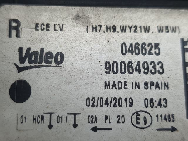 bontott VW PASSAT B8 Jobb Fényszóró