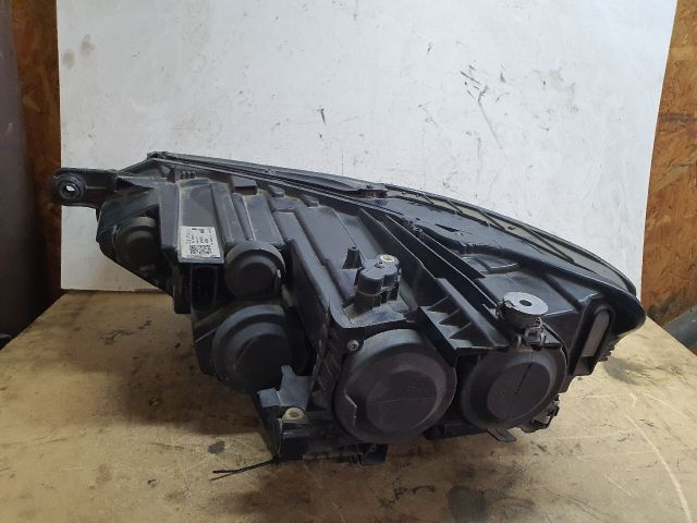 bontott VW PASSAT B8 Jobb Fényszóró