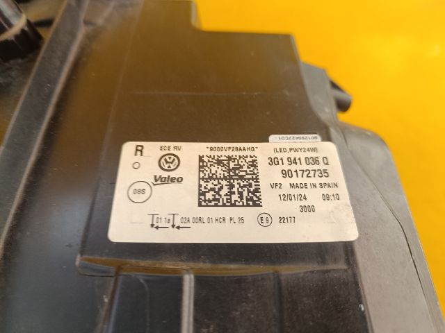 bontott VW PASSAT B8 Jobb Fényszóró