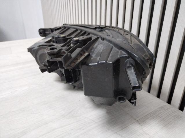 bontott VW PASSAT B8 Jobb Fényszóró