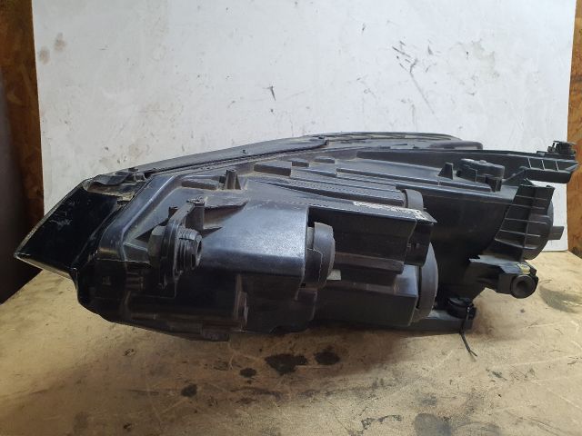 bontott VW PASSAT B8 Jobb Fényszóró