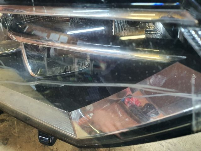 bontott VW PASSAT B8 Jobb Fényszóró