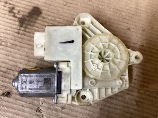 bontott VW PASSAT B8 Jobb hátsó Ablakemelő Motor