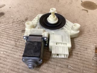 bontott VW PASSAT B8 Jobb hátsó Ablakemelő Motor