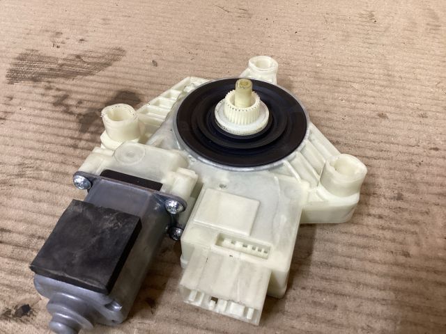 bontott VW PASSAT B8 Jobb hátsó Ablakemelő Motor