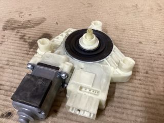 bontott VW PASSAT B8 Jobb hátsó Ablakemelő Motor