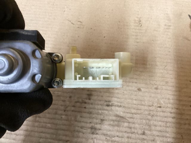 bontott VW PASSAT B8 Jobb hátsó Ablakemelő Motor