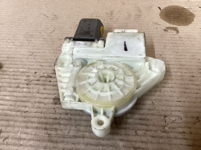 bontott VW PASSAT B8 Jobb hátsó Ablakemelő Motor
