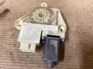 bontott VW PASSAT B8 Jobb hátsó Ablakemelő Motor