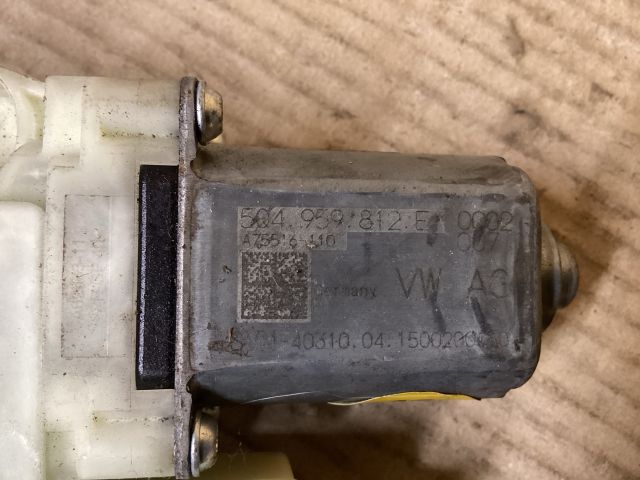 bontott VW PASSAT B8 Jobb hátsó Ablakemelő Motor