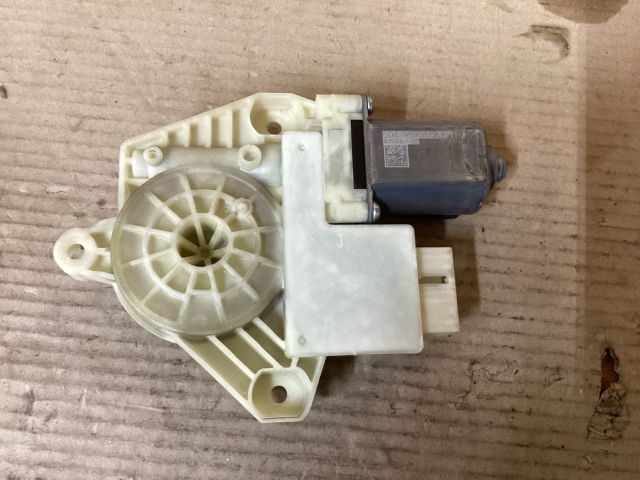 bontott VW PASSAT B8 Jobb hátsó Ablakemelő Motor
