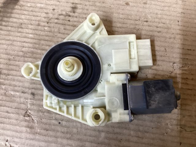 bontott VW PASSAT B8 Jobb hátsó Ablakemelő Motor