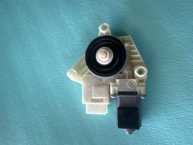 bontott VW PASSAT B8 Jobb hátsó Ablakemelő Motor