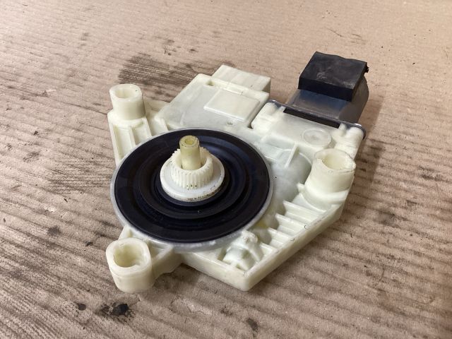 bontott VW PASSAT B8 Jobb hátsó Ablakemelő Motor