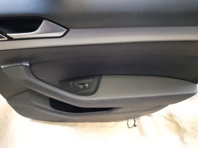 bontott VW PASSAT B8 Jobb hátsó Ajtó Kárpit