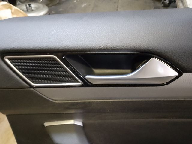 bontott VW PASSAT B8 Jobb hátsó Ajtó Kárpit