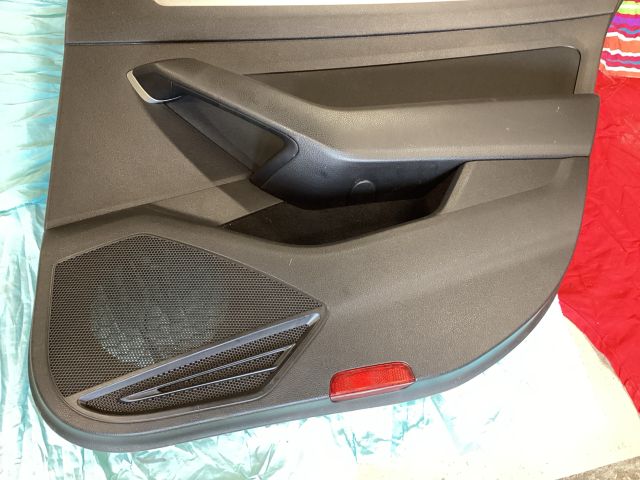 bontott VW PASSAT B8 Jobb hátsó Ajtó Kárpit