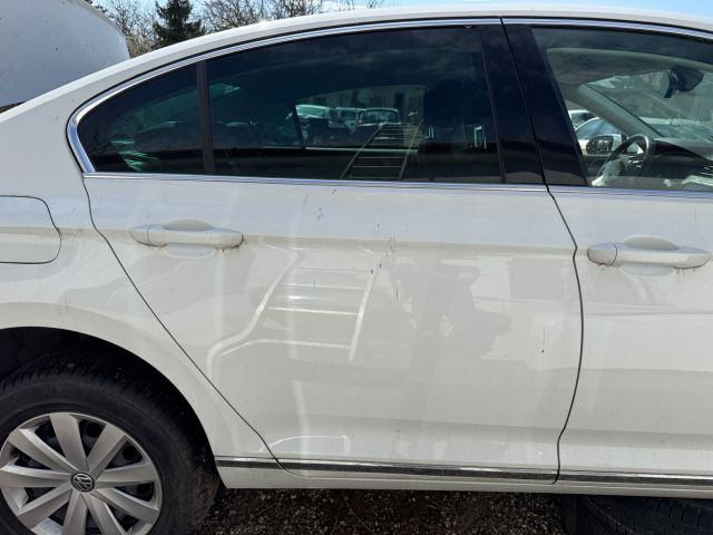 bontott VW PASSAT B8 Jobb hátsó Ajtó (Részeivel)