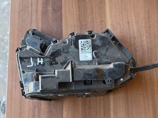 bontott VW PASSAT B8 Jobb hátsó Ajtózár