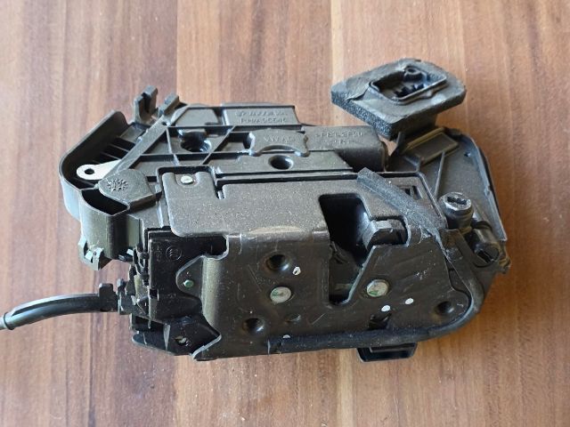 bontott VW PASSAT B8 Jobb hátsó Ajtózár