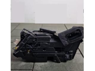 bontott VW PASSAT B8 Jobb hátsó Ajtózár