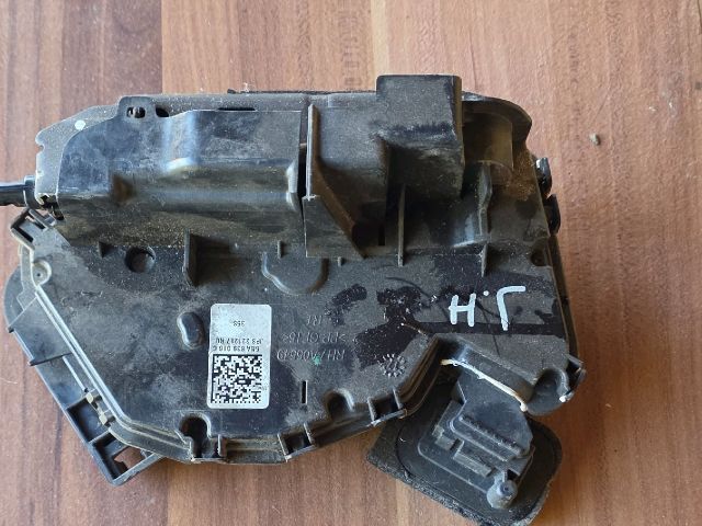 bontott VW PASSAT B8 Jobb hátsó Ajtózár