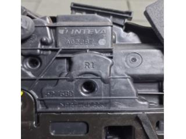 bontott VW PASSAT B8 Jobb hátsó Ajtózár