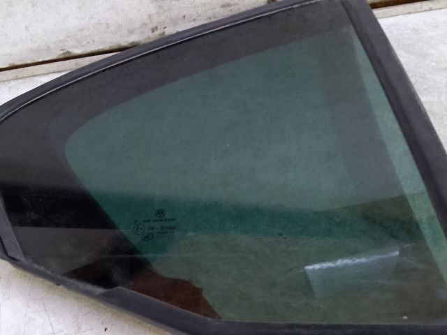 bontott VW PASSAT B8 Jobb hátsó Fixüveg (Ajtóban)