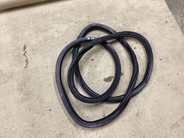 bontott VW PASSAT B8 Jobb hátsó Gumikéder