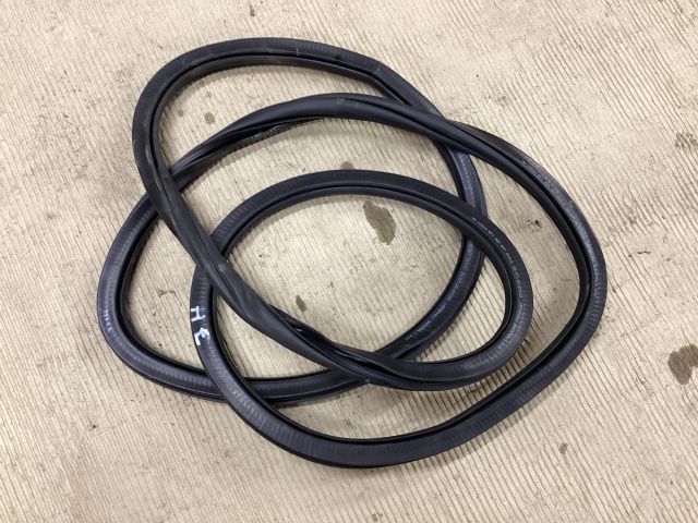 bontott VW PASSAT B8 Jobb hátsó Gumikéder