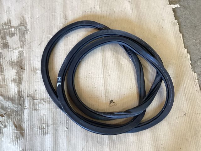 bontott VW PASSAT B8 Jobb hátsó Gumikéder